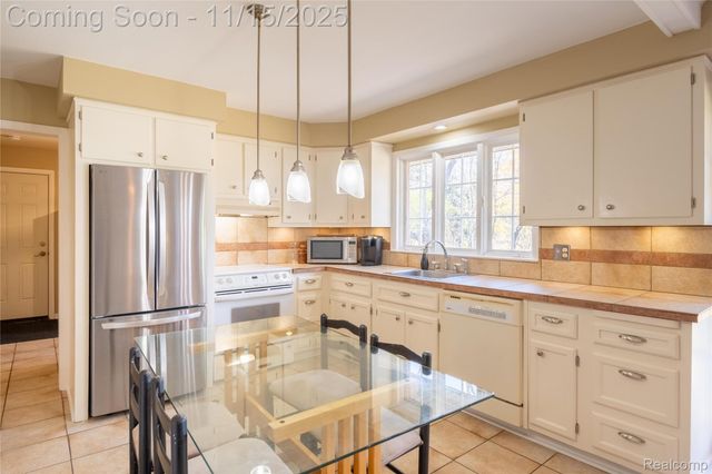 12187 Amherst Court, Plymouth Charter Township, MI 48170