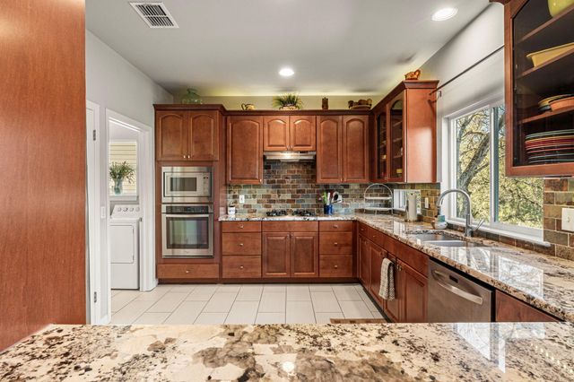 7716 Waldon DR E, Austin, TX 78750