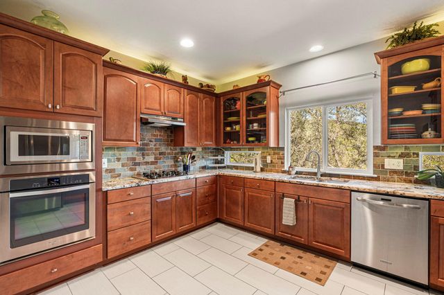 7716 Waldon DR E, Austin, TX 78750