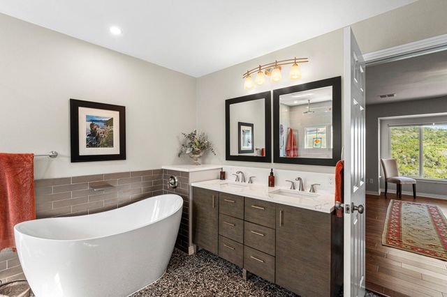 7716 Waldon DR E, Austin, TX 78750