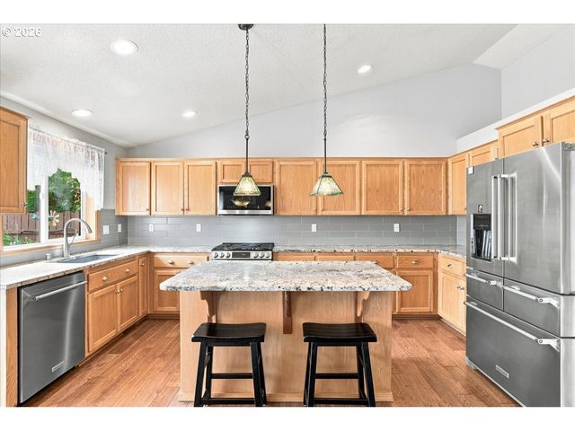 504 N LARK Dr, Ridgefield, WA 98642