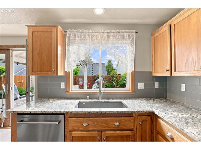 504 N LARK Dr, Ridgefield, WA 98642