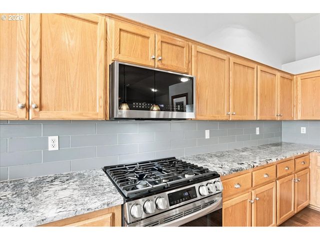 504 N LARK Dr, Ridgefield, WA 98642