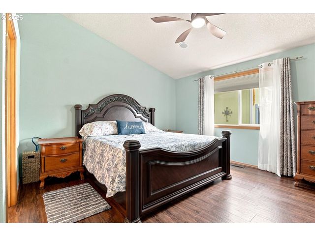 504 N LARK Dr, Ridgefield, WA 98642