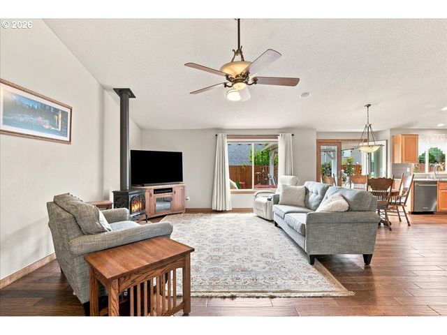 504 N LARK Dr, Ridgefield, WA 98642