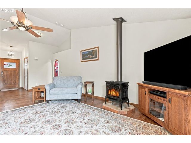 504 N LARK Dr, Ridgefield, WA 98642