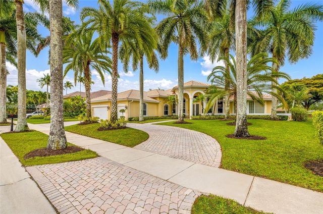 2477 Poinciana Dr, Weston, FL 33327