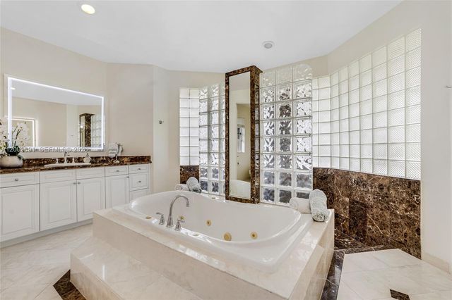 2477 Poinciana Dr, Weston, FL 33327