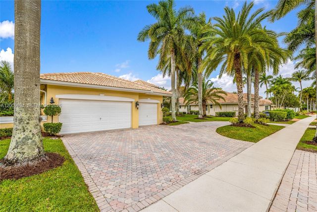 2477 Poinciana Dr, Weston, FL 33327