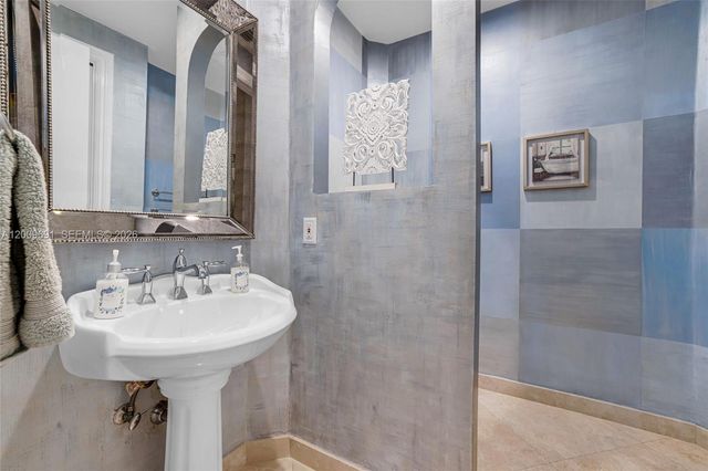 2477 Poinciana Dr, Weston, FL 33327