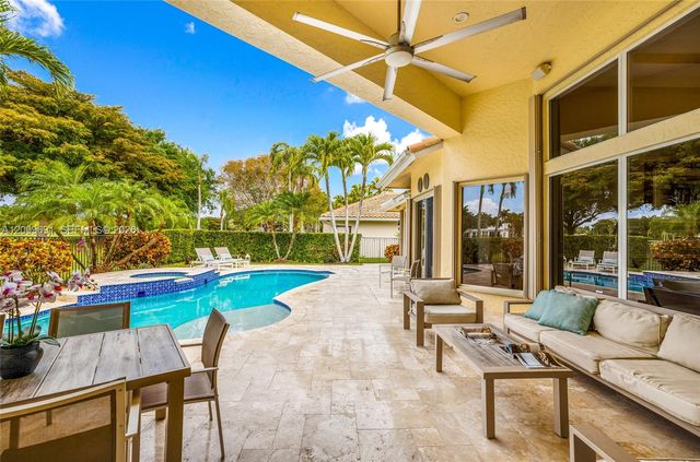 2477 Poinciana Dr, Weston, FL 33327
