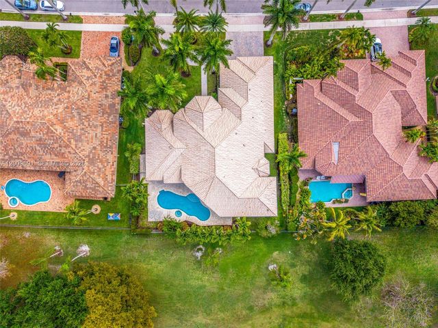2477 Poinciana Dr, Weston, FL 33327