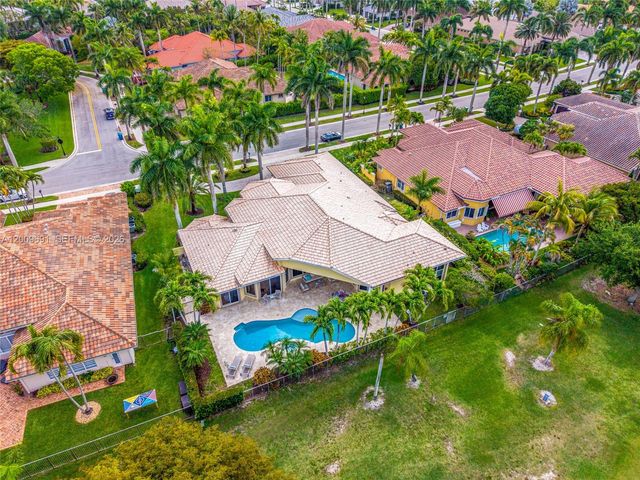 2477 Poinciana Dr, Weston, FL 33327