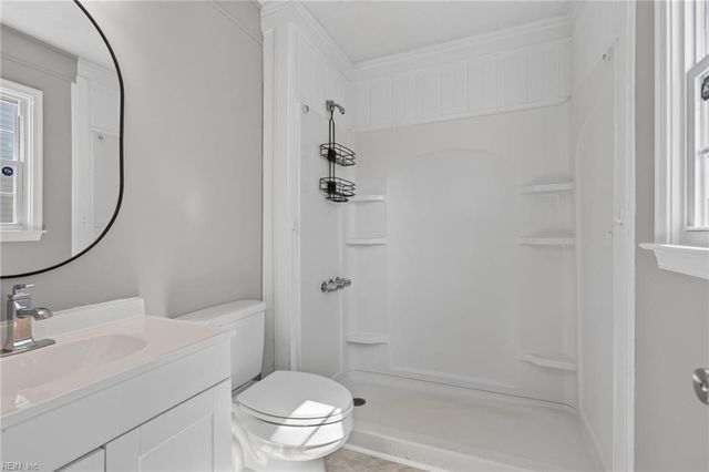 16 E Davis RD, Hampton, VA 23666