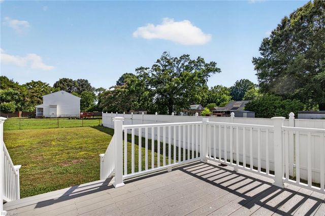 16 E Davis RD, Hampton, VA 23666