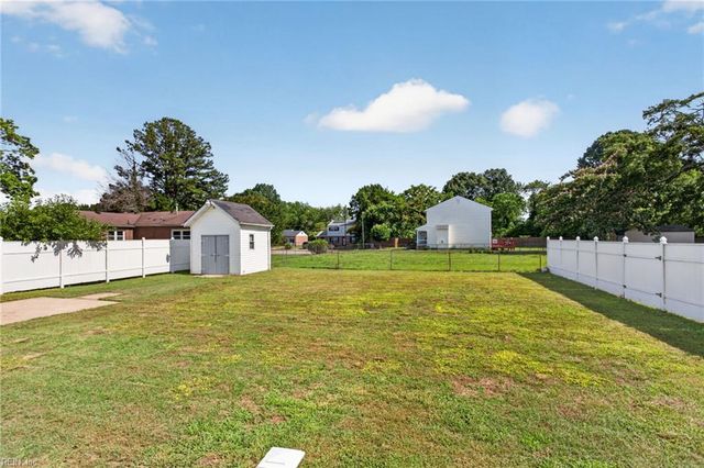 16 E Davis RD, Hampton, VA 23666