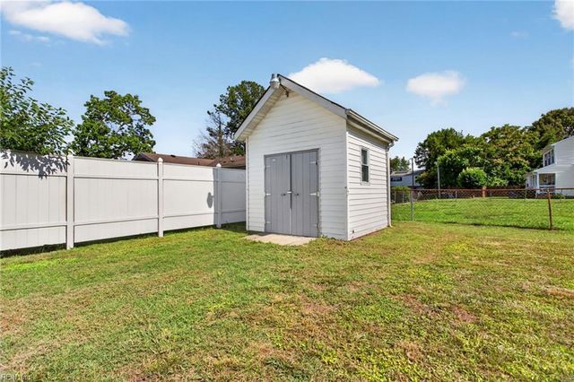 16 E Davis RD, Hampton, VA 23666