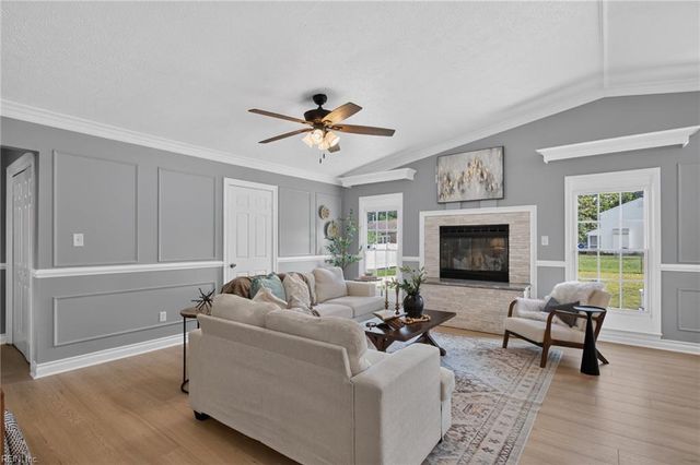 16 E Davis RD, Hampton, VA 23666