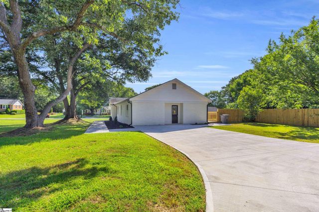 2 Melbourne Lane, Greenville, SC 29615