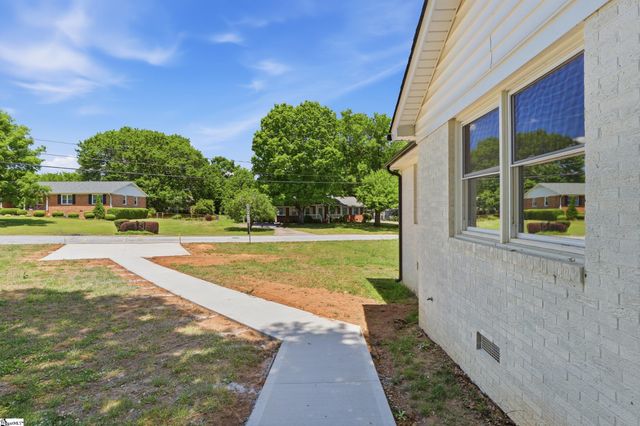 2 Melbourne Lane, Greenville, SC 29615