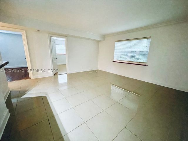 811 NE 14th Pl 4, Fort Lauderdale, FL 33304