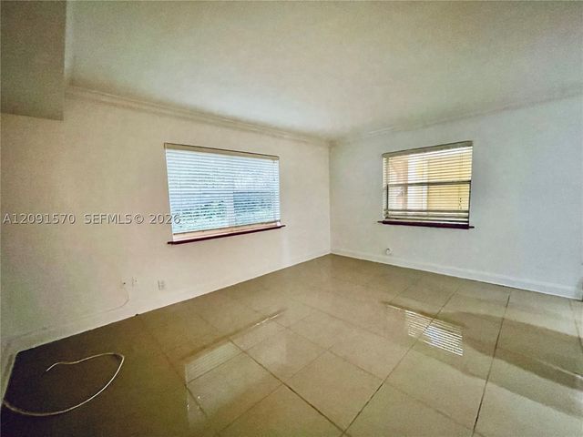 811 NE 14th Pl 4, Fort Lauderdale, FL 33304