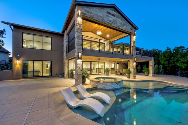 347 Venture BLVD S, Point Venture, TX 78645