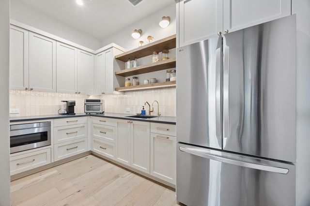 347 Venture BLVD S, Point Venture, TX 78645