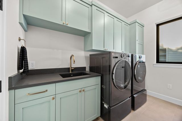 347 Venture BLVD S, Point Venture, TX 78645