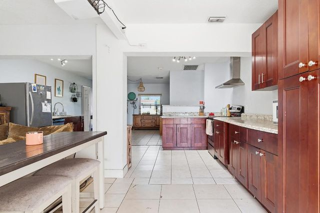 333 Mid Pines Road, Palm Springs, FL 33461