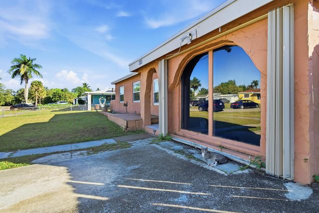 333 Mid Pines Road, Palm Springs, FL 33461