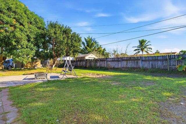 333 Mid Pines Road, Palm Springs, FL 33461