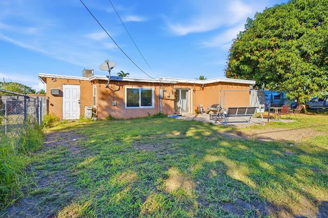 333 Mid Pines Road, Palm Springs, FL 33461