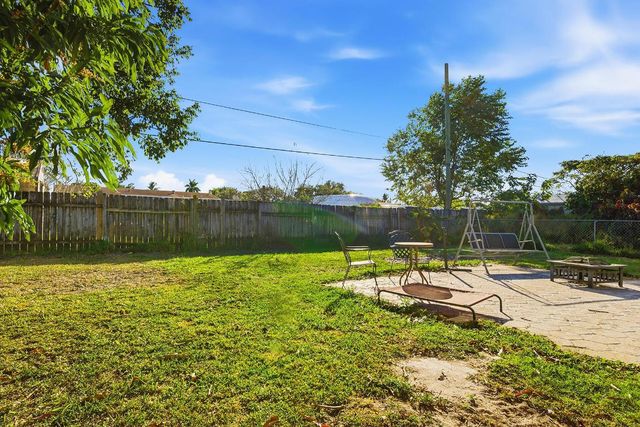 333 Mid Pines Road, Palm Springs, FL 33461