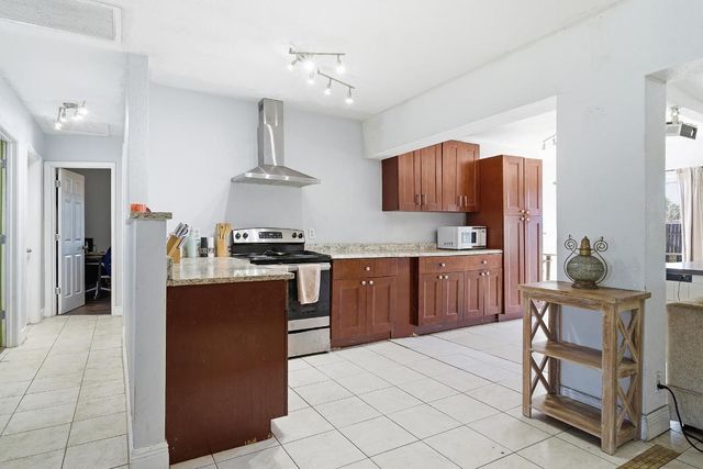 333 Mid Pines Road, Palm Springs, FL 33461