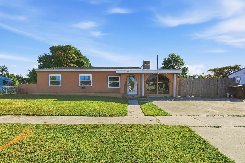 333 Mid Pines Road, Palm Springs, FL 33461