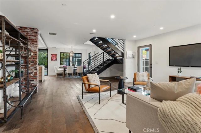 4036 Moore St, Los Angeles, CA 90066