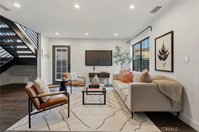 4036 Moore St, Los Angeles, CA 90066