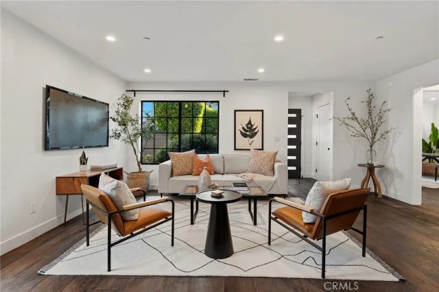 4036 Moore St, Los Angeles, CA 90066