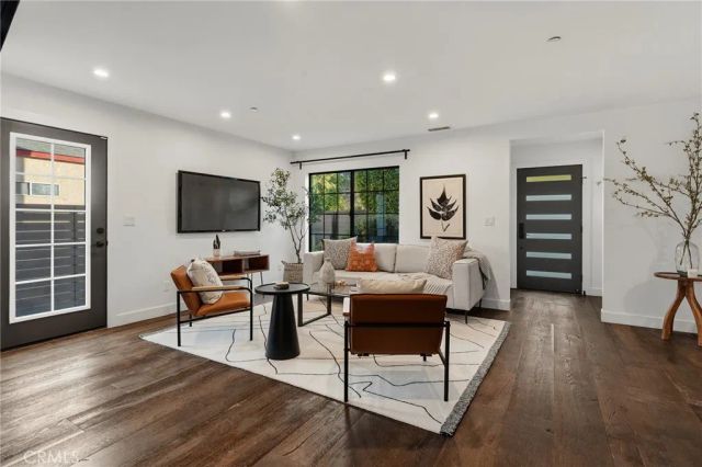 4036 Moore St, Los Angeles, CA 90066