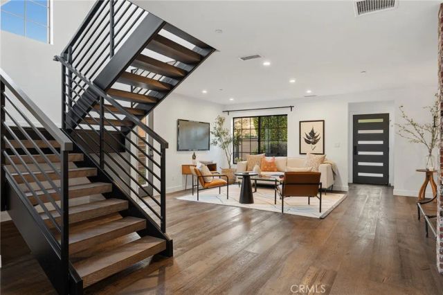 4036 Moore St, Los Angeles, CA 90066