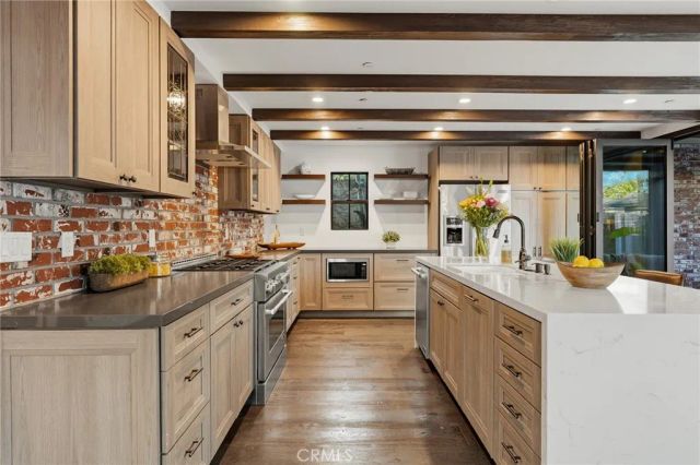 4036 Moore St, Los Angeles, CA 90066