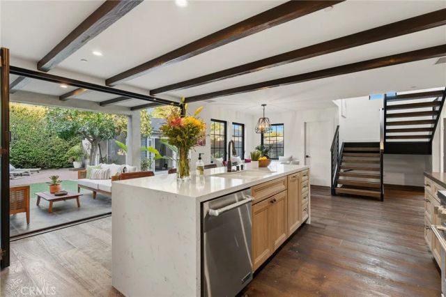 4036 Moore St, Los Angeles, CA 90066