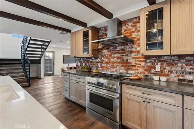 4036 Moore St, Los Angeles, CA 90066
