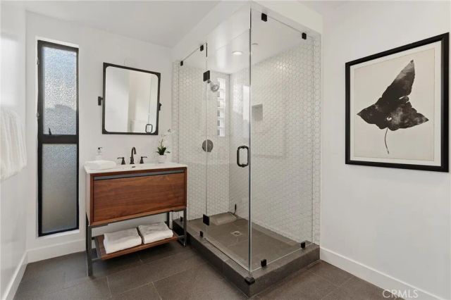 4036 Moore St, Los Angeles, CA 90066