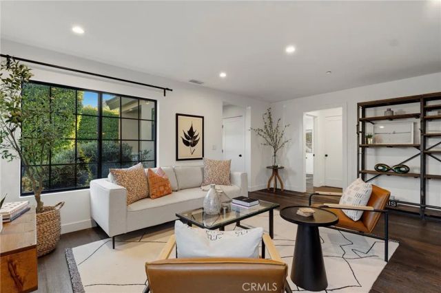 4036 Moore St, Los Angeles, CA 90066