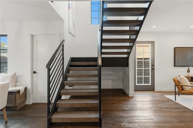 4036 Moore St, Los Angeles, CA 90066