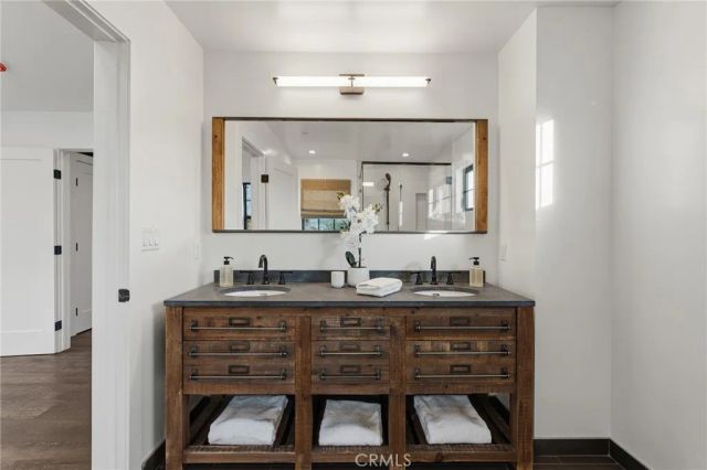 4036 Moore St, Los Angeles, CA 90066