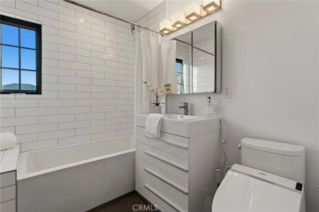 4036 Moore St, Los Angeles, CA 90066
