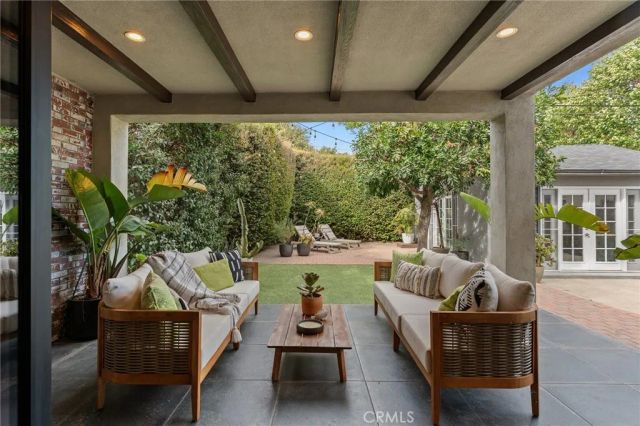 4036 Moore St, Los Angeles, CA 90066